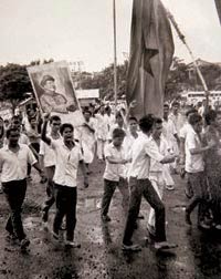 மேற்கு வங்கத்தில் ஏற்பட்ட நக்சல்பாரி எழுச்சியில் பங்கேற்ற இளைஞர்கள்