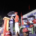 கொட்டும் மழையிலும் நடைபெரும் பொதுக்கூட்டம் (1)