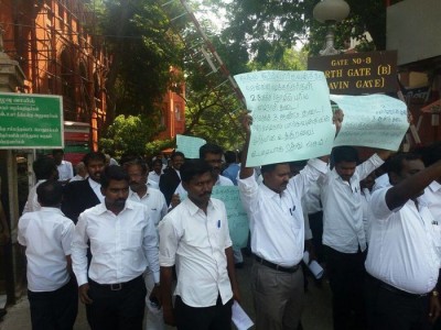 highcourt-advocates-demo-in-support-of-barred-lawyers-1