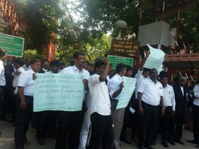 highcourt-advocates-demo-in-support-of-barred-lawyers-2