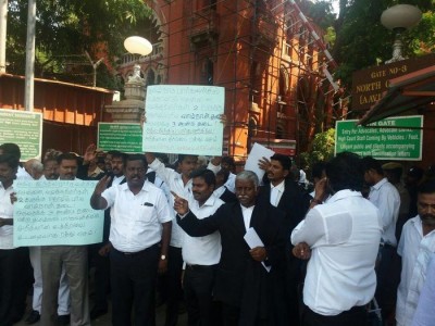 highcourt-advocates-demo-in-support-of-barred-lawyers-3