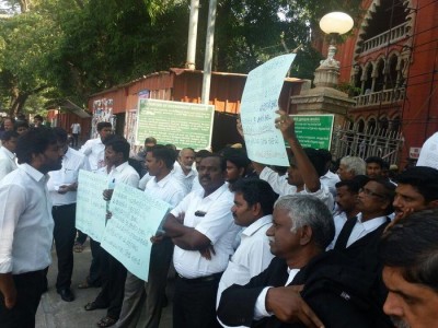 highcourt-advocates-demo-in-support-of-barred-lawyers-5