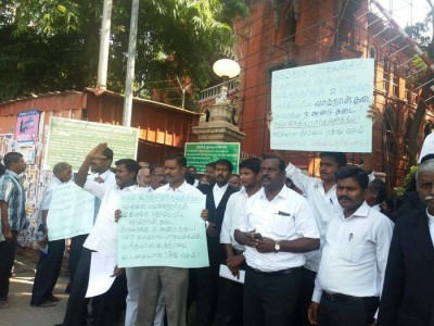 highcourt-advocates-demo-in-support-of-barred-lawyers-8