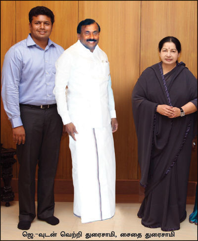 கொள்ளைக்கூட்டத் தலைவியுடன்... சைதை துரைசாமி மற்றும் அவரது மகன் வெற்றி துரைசாமி. (கோப்புப்படம்)