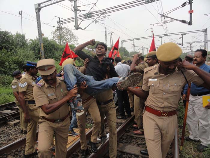 திருச்சி இரயில் மறியல்