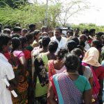 அதிமுக பிரமுகர் மூளை சலவை செய்யும் காட்சி