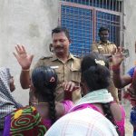 பாதுகாக்கும் உதவி ஆய்வாளர்