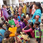 டாஸ்மாக் எதிர்ப்பு போராட்டத்திற்கு, கரும்பலகையுடன் வந்த சிறுவன்