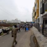 மக்களின் போராட்டத்தால் குடிமகன்களை விரட்டி காட்சி