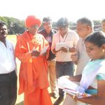 06பங்கேற்ற பிரபலங்களுடன் கொடுக்கும் தோழர்கள்