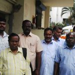 மருத்துவமனை ஊழியர்களுடன் பாபு