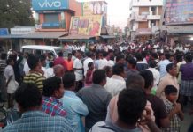 தருமபுரி : வழிப்பறி செய்யும் போலீசைக் கண்டித்து மக்கள் ஆர்ப்பாட்டம் !
