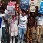 Kids in makkal athikaram protest (1)