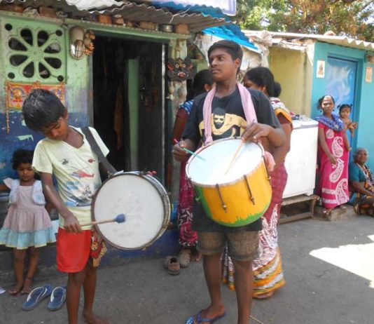 கட்ட மேளம் அடிக்கிறவங்களுக்கு கை புண்ணாகிடும் ! | பறையிசை படக் கட்டுரை