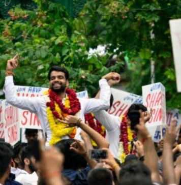 அங்கித் பைசோயா : தில்லி பல்கலையில் ஒரு தில்லாலங்கடி மோடி !