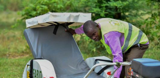 உகாண்டா : நோயாளிகளின் உயிர்காக்கும் மிதி வண்டி ஆம்புலன்ஸ் !