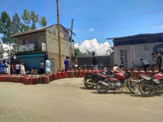 Queuing-for-gas-in-Sopore