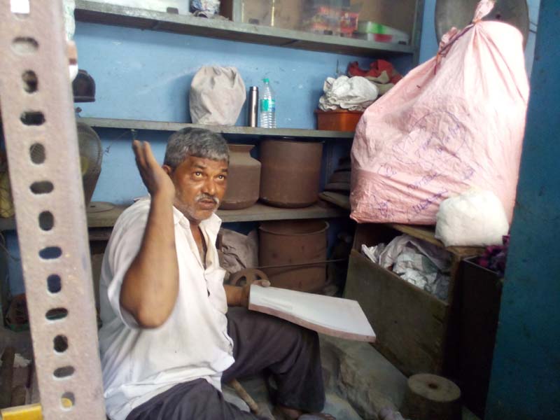 copper vessel polishing workers photos (7)