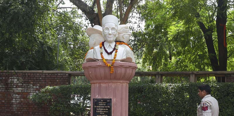 savarkar Busts Delhi University