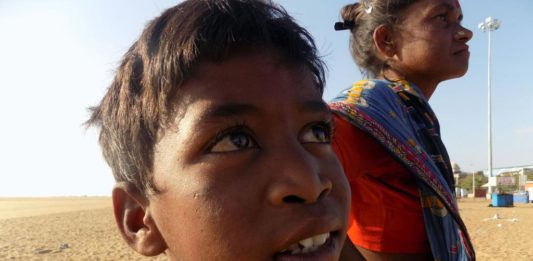 நானும் ஒருத்தர லவ் பண்ணி கல்யாணம் பண்ணிகிட்டேன் | கடற்கரைவாசிகள் – படக்கட்டுரை