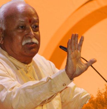 படித்த, வசதியான குடும்பங்களில்தான் விவாகரத்து நடக்கிறது : மோகன் பகவத் சொல்கிறார் !