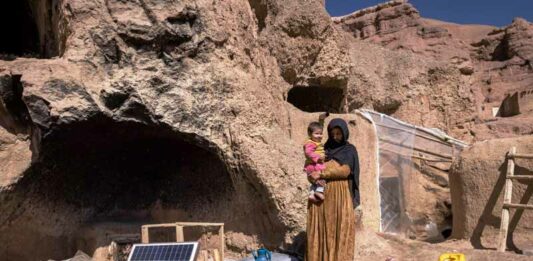 குகைகளில் தஞ்சம் அடையும் ஆப்கான் மக்கள் | படக்கட்டுரை