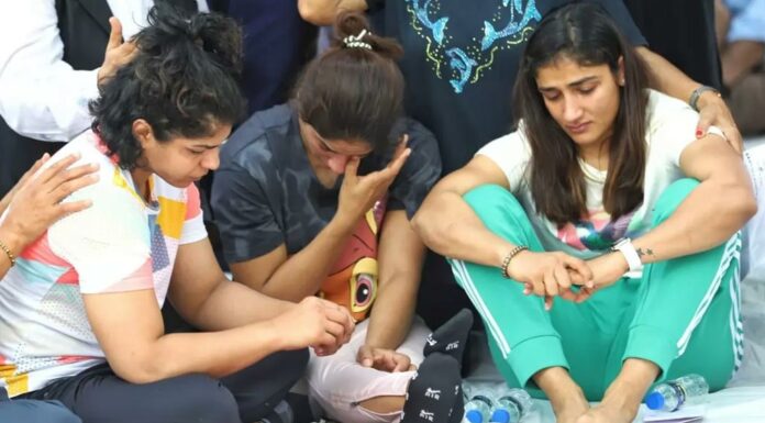 மல்யுத்த வீரர்களின் எதிர் நடவடிக்கைகள் தங்களையே வருத்திக் கொள்வதாக இருப்பதை எப்படி பார்ப்பது?