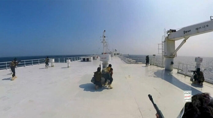 செங்கடல்: ஹவுதியின் கடல்வழி தாக்குதல்களை எப்படிப் பார்ப்பது?