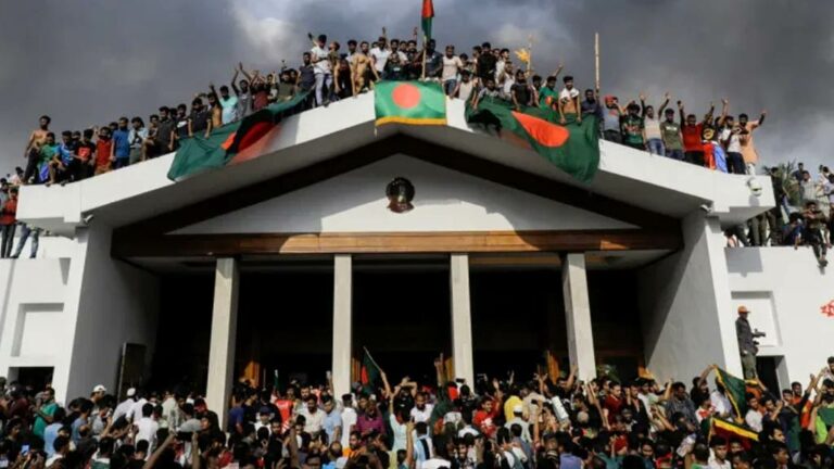Bangladesh Students’ Uprising! Dictator Sheikh Hasina chased away!