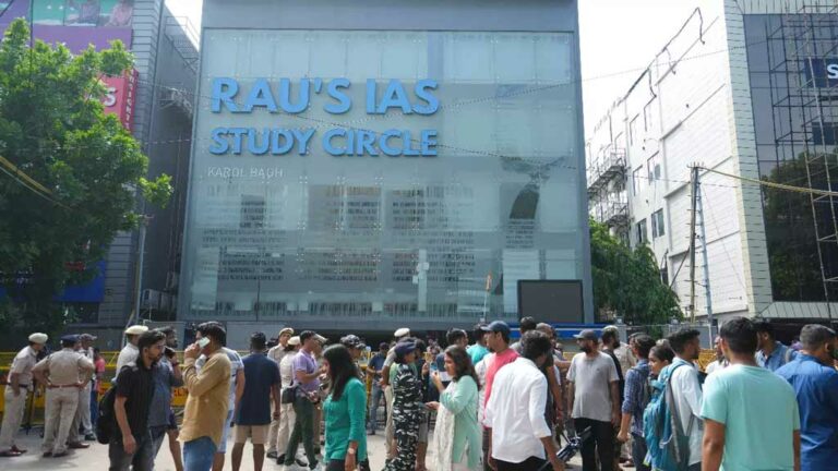 டெல்லி: தனியார் பயிற்சி மையத்தின் இலாபவெறியால் 3 மாணவர்கள் படுகொலை!
