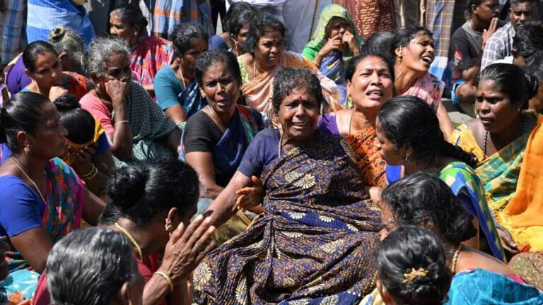 தமிழ்நாட்டு மீனவர்கள் மீது தொடர் தாக்குதலை நடத்தி அட்டூழியத்தில் ஈடுபடும் இலங்கைக் கடற்படை