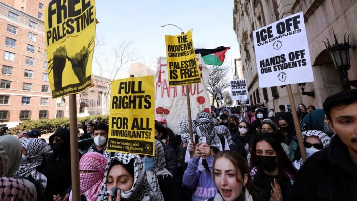 Protesters-rally-in-support-of-detained-Palestinian-activist-Mahmoud-Khalil-outside-Columbia-University-March-14