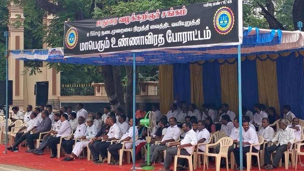 Advocates-protest-against-e-filing-in-Madurai