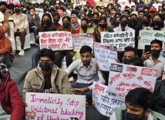 கருப்பு வெள்ளியன்று அமேசான் தொழிலாளர்களின் “மேக் அமேசான் பே” ஆர்ப்பாட்டங்கள்