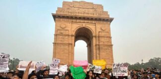 டெல்லி உச்சகட்ட காற்று மாசுபாடும், மக்களின் போராட்டங்களும் உணர்த்துவது என்ன?