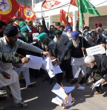 பஞ்சாப்: கார்ப்பரேட் ஆதரவு வரைவு மசோதாக்களுக்கு எதிராக விவசாயிகள் போராட்டம்!