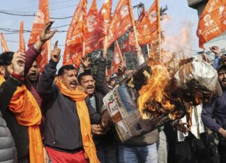 ஜம்மு–காஷ்மீரை கூறுபோடத் துடிக்கும் பாசிச கும்பல்!