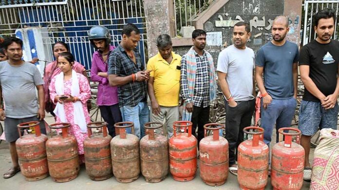 சிலிண்டர் தட்டுப்பாடு – தொடரும் மோடி அரசின் படுகொலைகள்.. | இ-போஸ்டர்