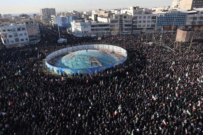 Pro-Iran-protests-Tehran-Enghelab-Square