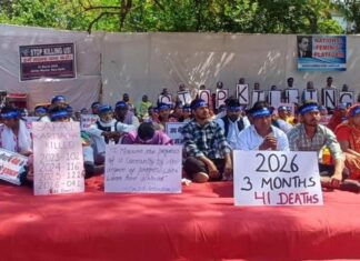 “எங்களைக் கொல்வதை நிறுத்துங்கள்”: மலக்குழி மரணங்களுக்கு எதிரான போராட்டம்
