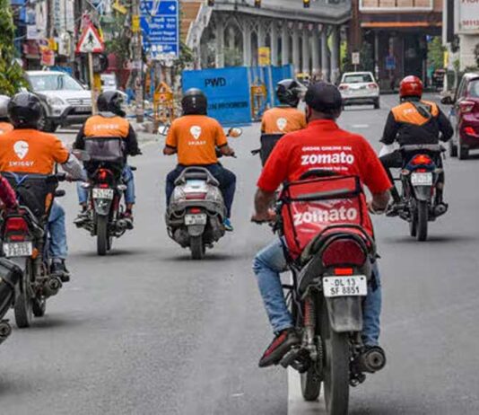 46° செல்சியஸ் வெப்ப அலை வீச்சினால் கருகும் ‘கிக்’ தொழிலாளர்கள்