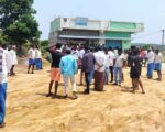 கிருஷ்ணகிரி: தேன்கனிக்கோட்டை அருகே டாஸ்மாக் கடையை மூடக்கோரி பொதுமக்கள் சாலை மறியல்!