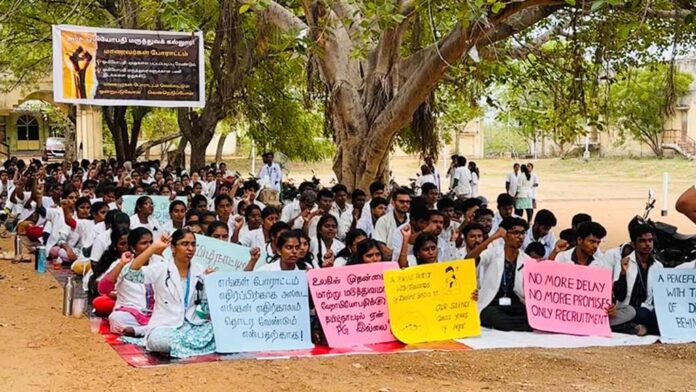 Madurai-Thirumangalam-Homeopathy-College-Students-protest