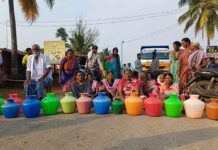 கிருஷ்ணகிரி – குடிநீர், மின்சாரம் தட்டுப்பாடு: காலி குடங்களுடன் சேசுராஜபுரம் கிராம மக்கள் சாலை மறியல்!