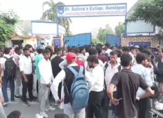 எஸ்.எஸ்.சி தேர்வில் முறைகேடு: வலுக்கும் மாணவர் போராட்டங்கள்!
