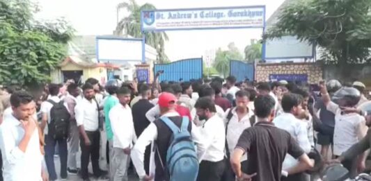 எஸ்.எஸ்.சி தேர்வில் முறைகேடு: வலுக்கும் மாணவர் போராட்டங்கள்!