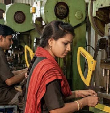 அரியானா, மகாராஷ்டிரா: ஒப்பந்த தொழிலாளர்களின் எதிர்காலத்தை அழிக்கும் வாகன தொழிற்சாலைகள்