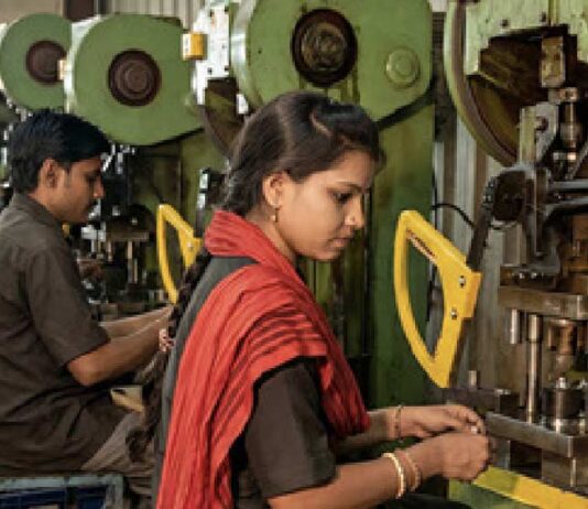 அரியானா, மகாராஷ்டிரா: ஒப்பந்த தொழிலாளர்களின் எதிர்காலத்தை அழிக்கும் வாகன தொழிற்சாலைகள்