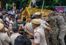 மோடியை ஓட்டம் பிடிக்கவைத்த டெல்லி மாணவர் போராட்டம்!
