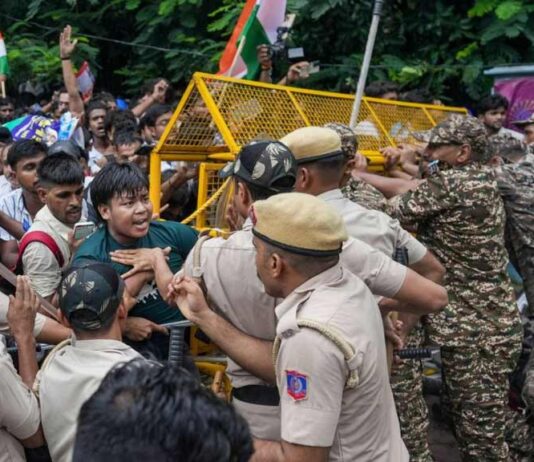 மோடியை ஓட்டம் பிடிக்கவைத்த டெல்லி மாணவர் போராட்டம்!